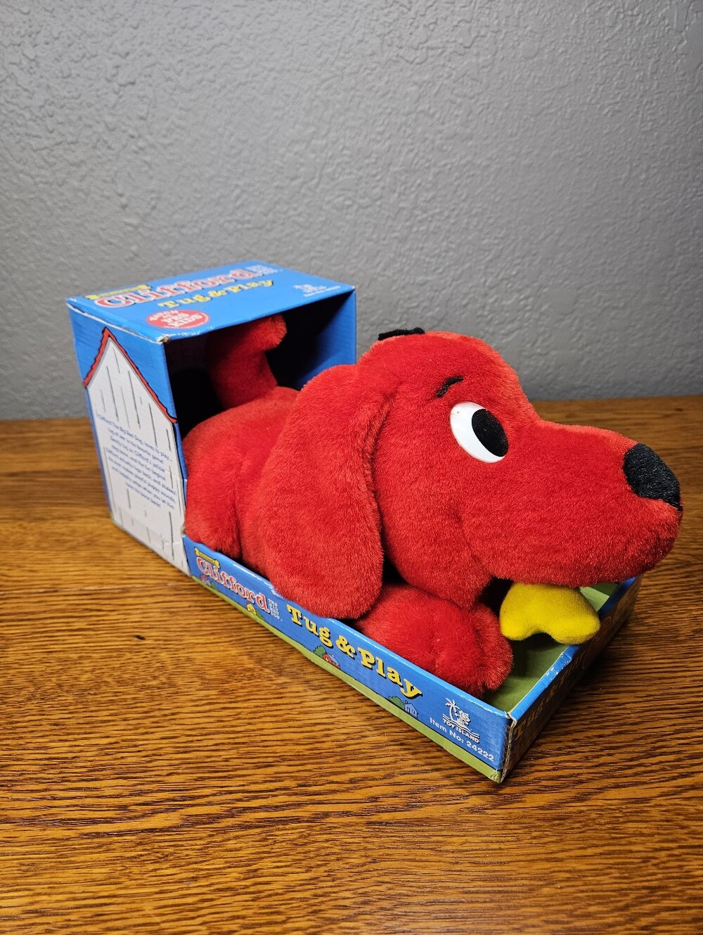Clifford the Big Red Dog Tug And Play - Picture 3 of 8